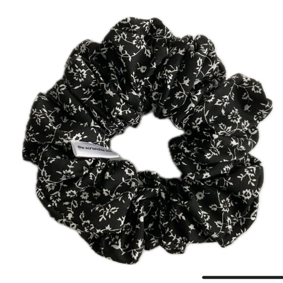 Regular Scrunchie- Black Floral - Picture 1 of 1